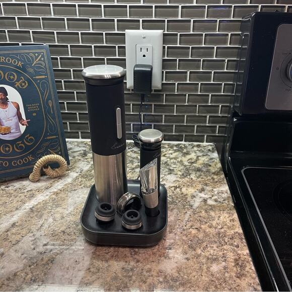 Rabbit 8-piece Electric Wine Set Corkscrew | Wine Opener - Picture 8 of 9